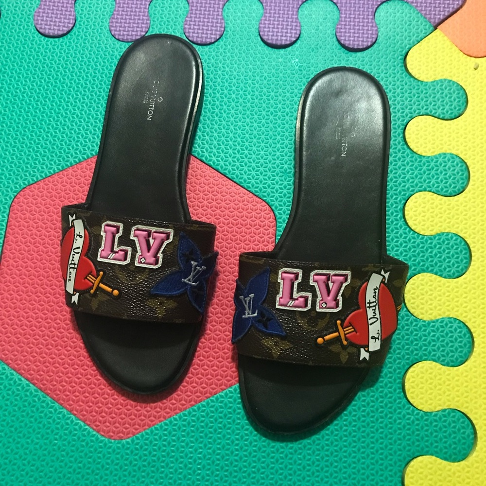 Louis Vuitton slides 🔴SOLD🔴